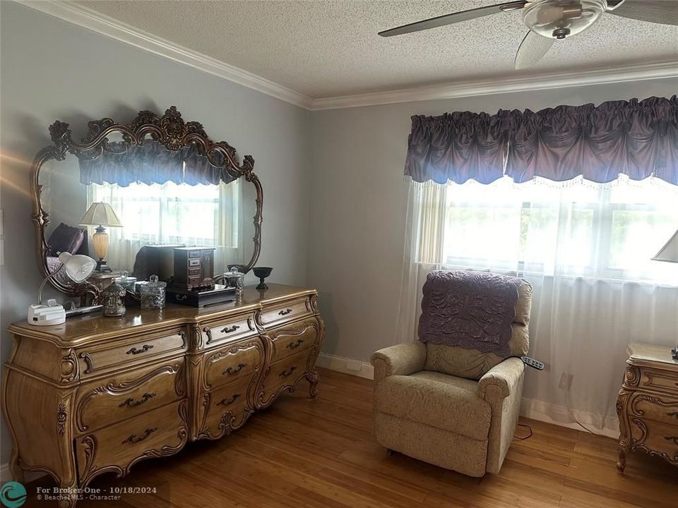 For Sale: $1,850 (2 beds, 2 baths, 920 Square Feet)