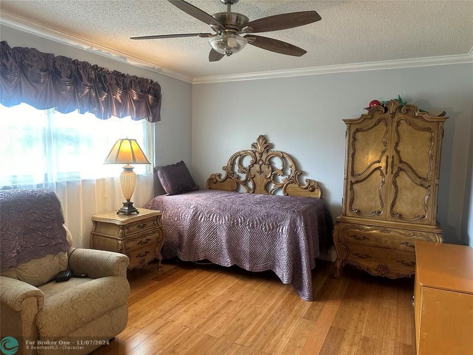 For Sale: $1,850 (2 beds, 2 baths, 920 Square Feet)