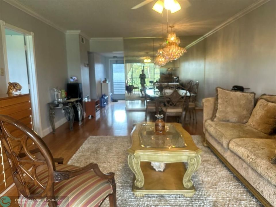 For Sale: $1,850 (2 beds, 2 baths, 920 Square Feet)