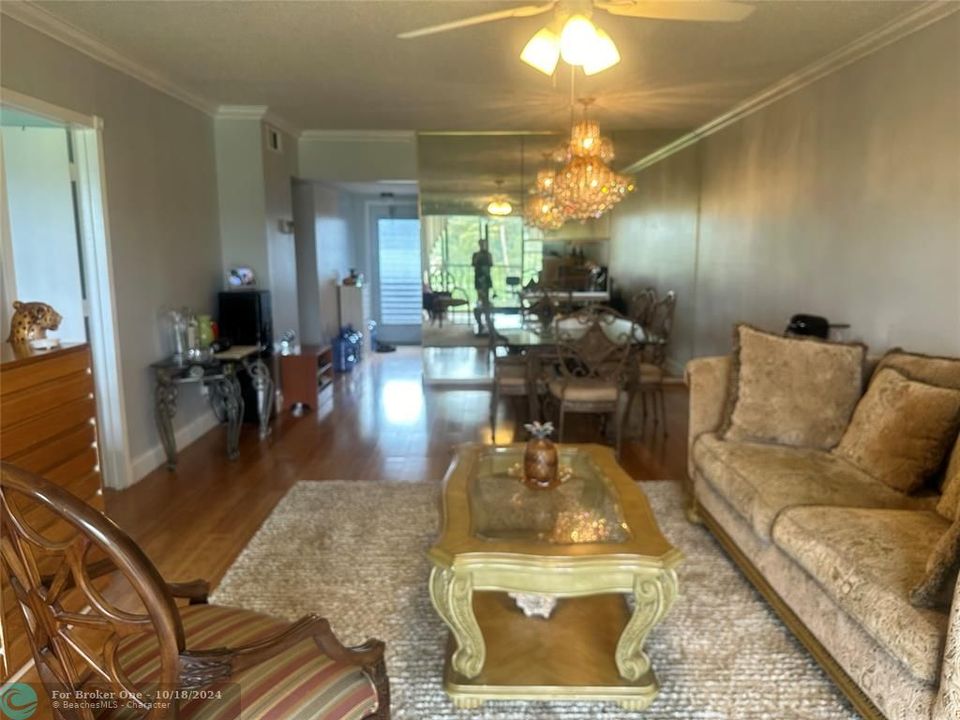 For Sale: $1,850 (2 beds, 2 baths, 920 Square Feet)