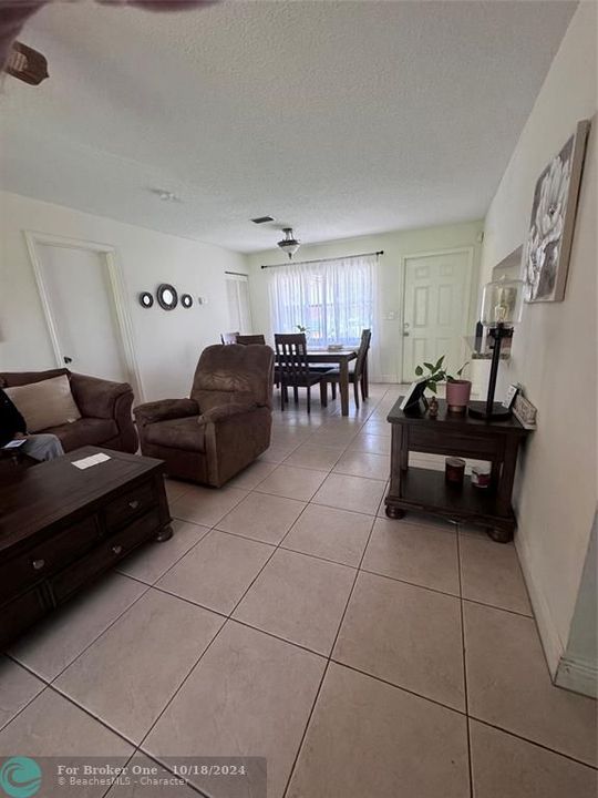 For Sale: $260,000 (2 beds, 2 baths, 866 Square Feet)