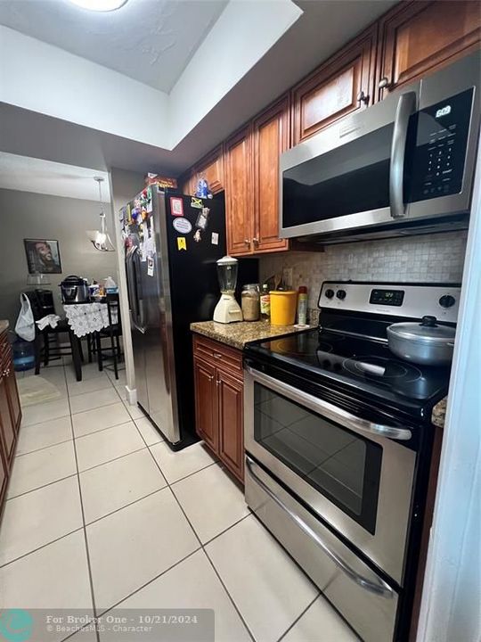 For Sale: $375,000 (2 beds, 1 baths, 1128 Square Feet)