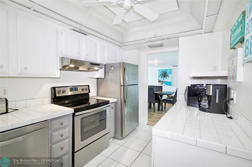 For Rent: $2,200 (2 beds, 2 baths, 1116 Square Feet)