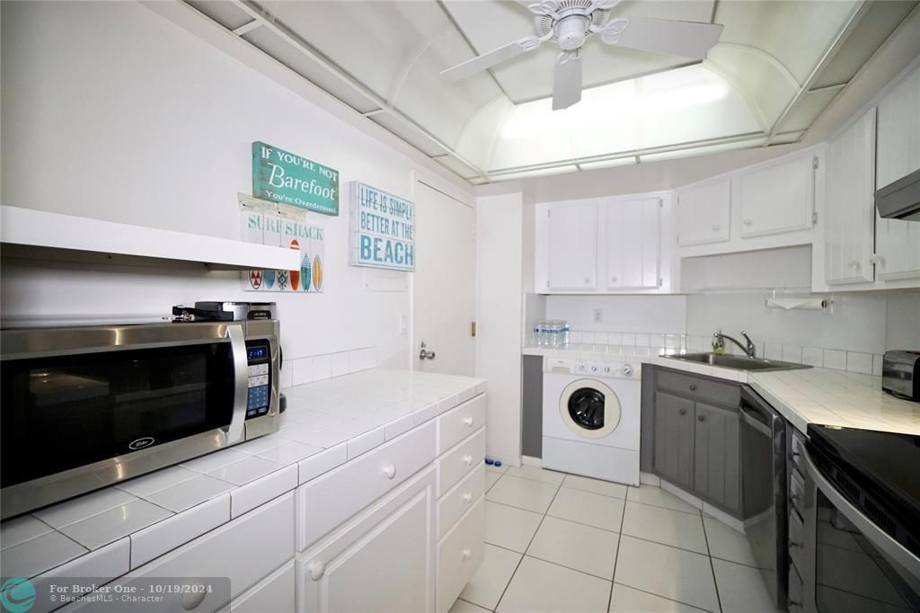 For Rent: $2,200 (2 beds, 2 baths, 1116 Square Feet)