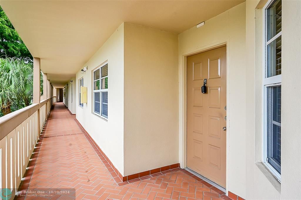 For Sale: $189,000 (2 beds, 2 baths, 1350 Square Feet)