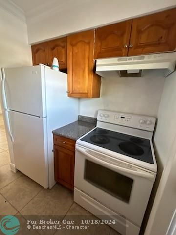 For Rent: $1,895 (2 beds, 1 baths, 897 Square Feet)