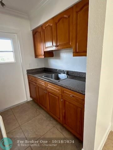 For Rent: $1,895 (2 beds, 1 baths, 897 Square Feet)