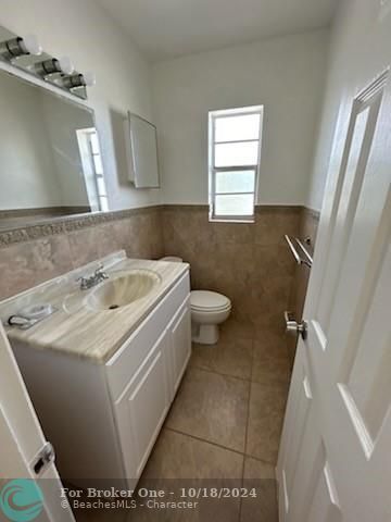 For Rent: $1,895 (2 beds, 1 baths, 897 Square Feet)