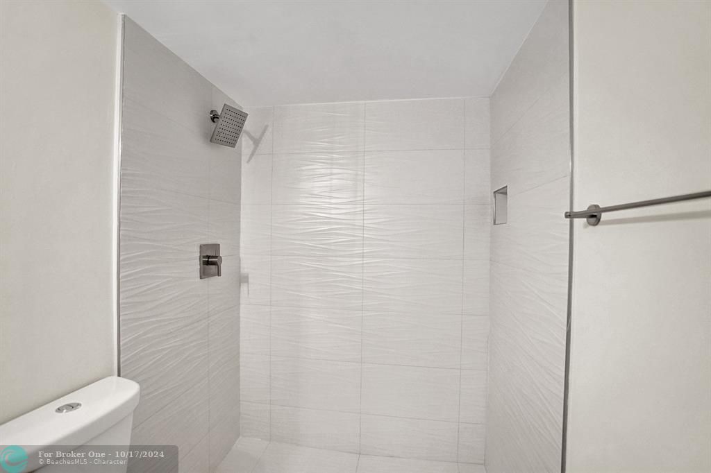 For Sale: $250,000 (2 beds, 2 baths, 1050 Square Feet)