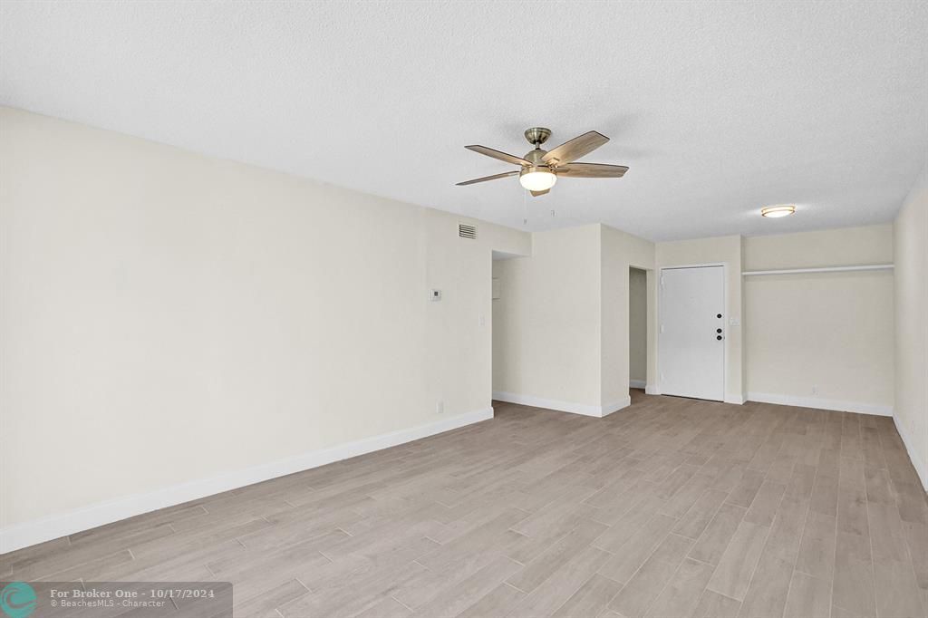 For Sale: $250,000 (2 beds, 2 baths, 1050 Square Feet)