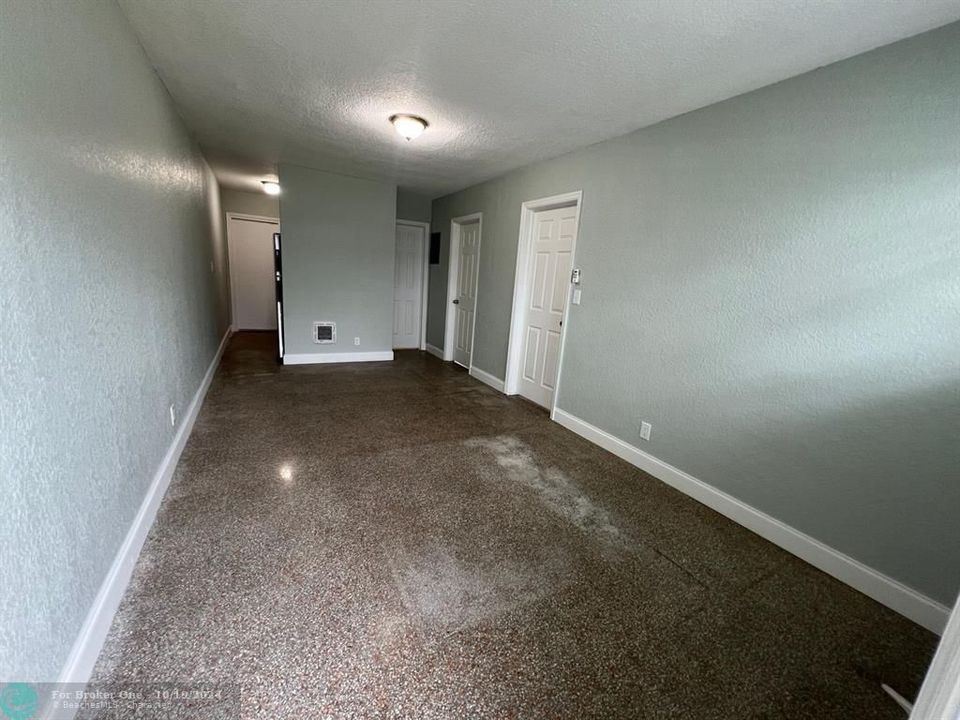 For Rent: $1,650 (2 beds, 1 baths, 1218 Square Feet)