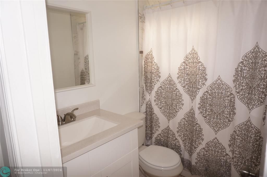 For Rent: $2,100 (2 beds, 2 baths, 866 Square Feet)