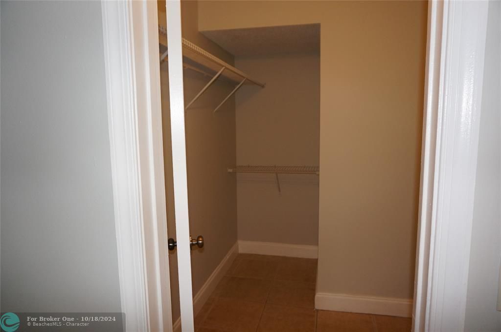 For Rent: $2,100 (2 beds, 2 baths, 866 Square Feet)