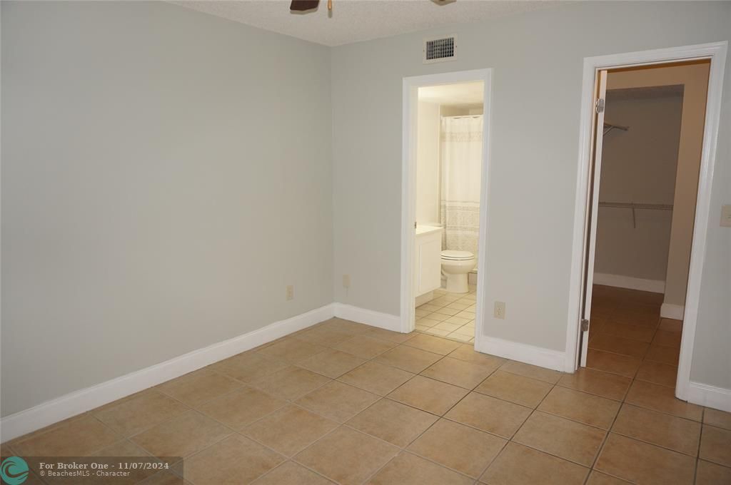 For Rent: $2,100 (2 beds, 2 baths, 866 Square Feet)