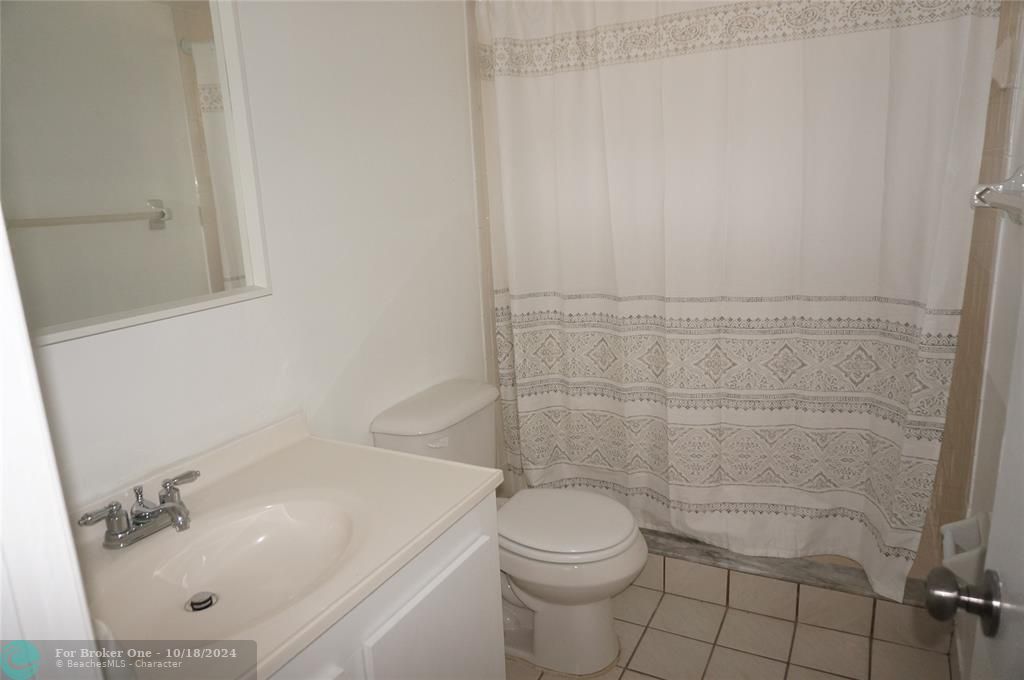 For Rent: $2,100 (2 beds, 2 baths, 866 Square Feet)