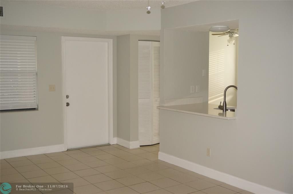 For Rent: $2,100 (2 beds, 2 baths, 866 Square Feet)