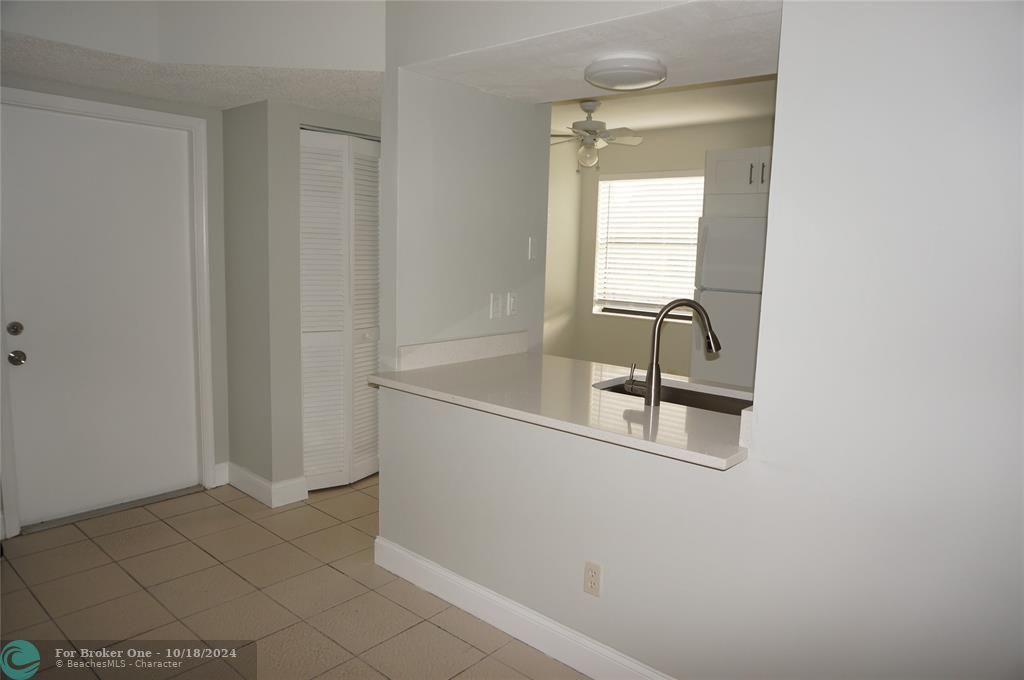 For Rent: $2,100 (2 beds, 2 baths, 866 Square Feet)