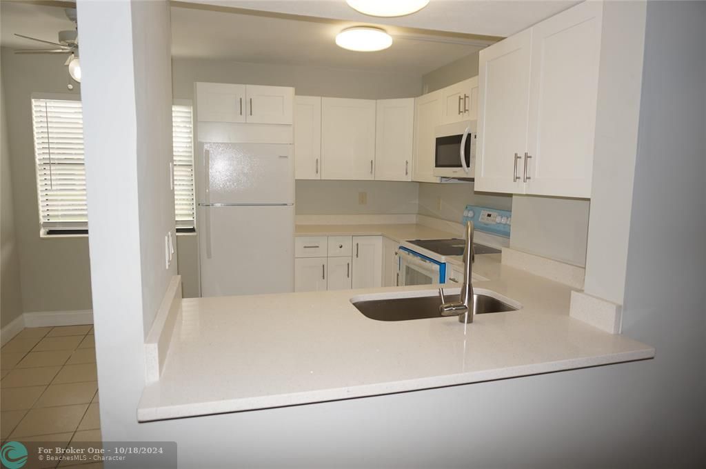 For Rent: $2,100 (2 beds, 2 baths, 866 Square Feet)