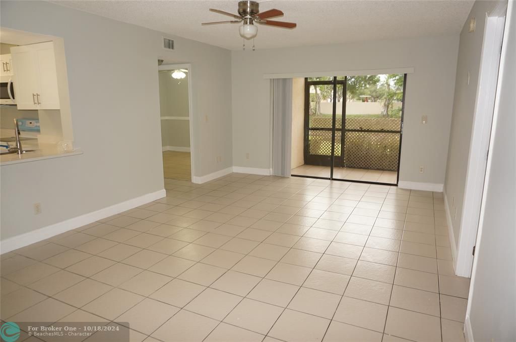 For Rent: $2,100 (2 beds, 2 baths, 866 Square Feet)