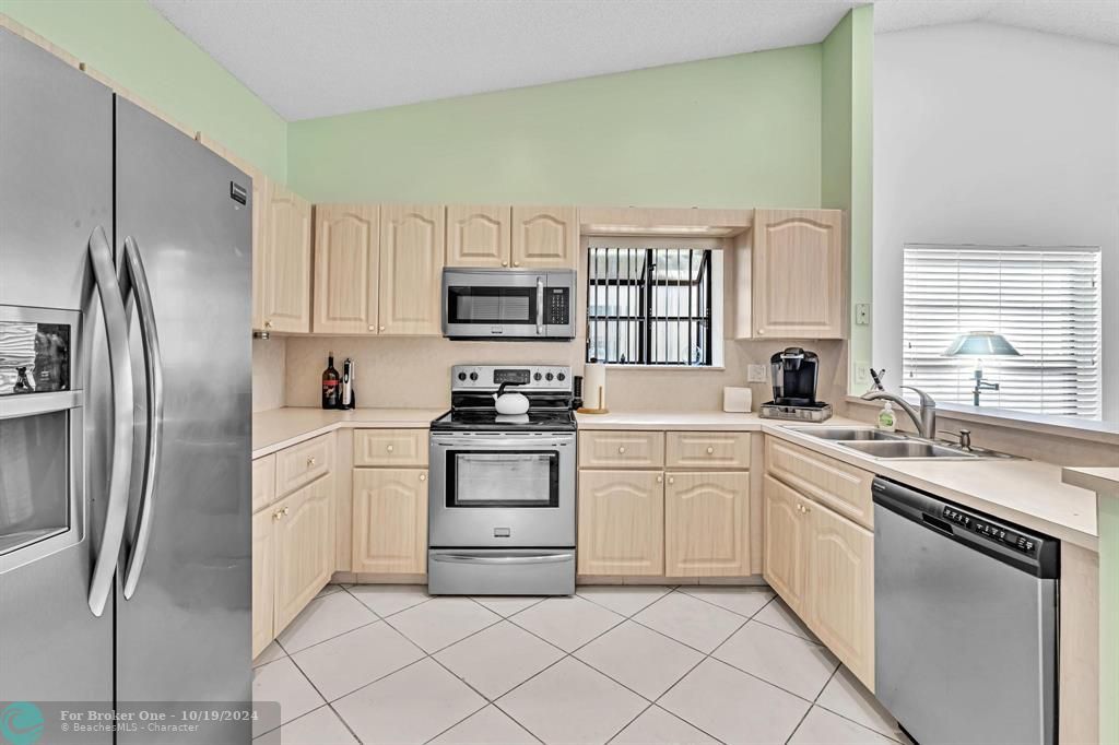 For Sale: $469,000 (3 beds, 2 baths, 2104 Square Feet)