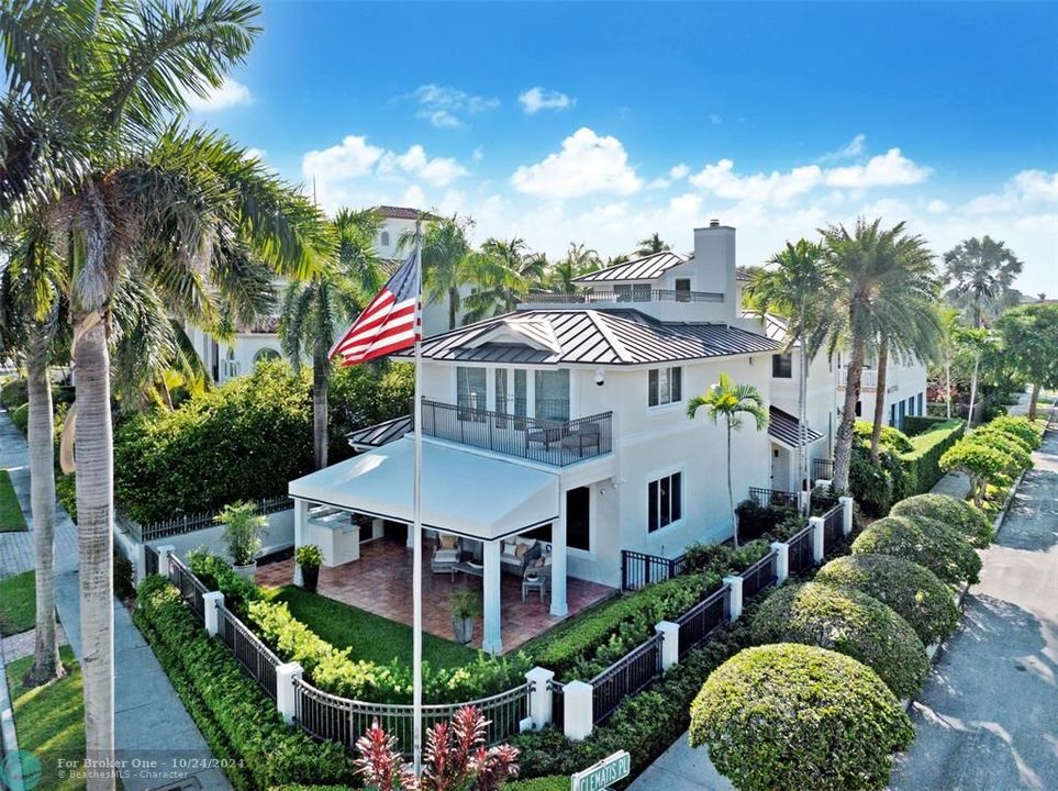 For Sale: $5,995,000 (5 beds, 5 baths, 5968 Square Feet)