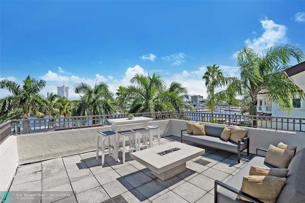 For Sale: $5,995,000 (5 beds, 5 baths, 5968 Square Feet)