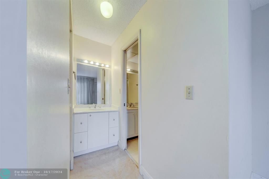 For Sale: $140,000 (2 beds, 2 baths, 1100 Square Feet)