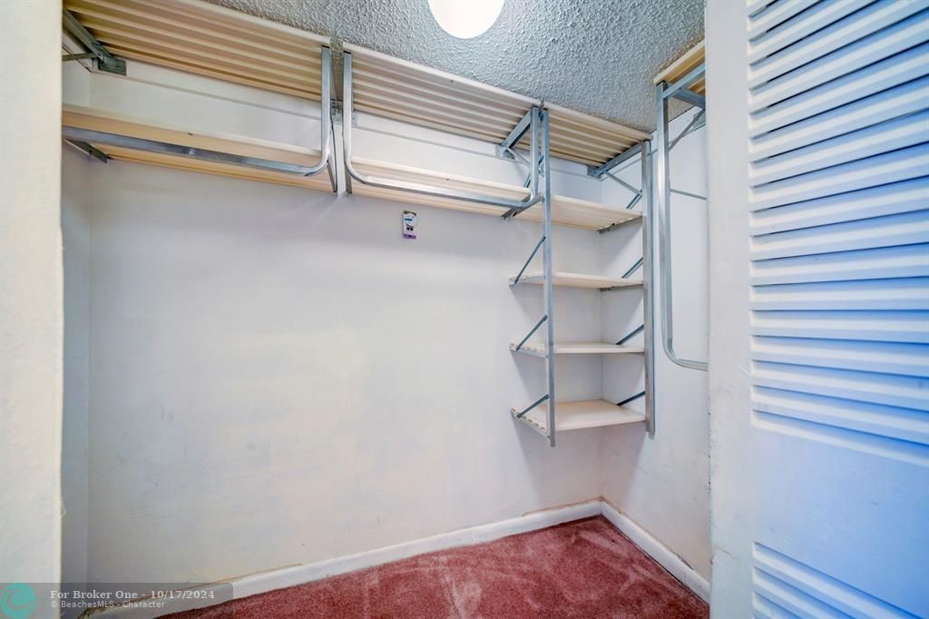 For Sale: $140,000 (2 beds, 2 baths, 1100 Square Feet)