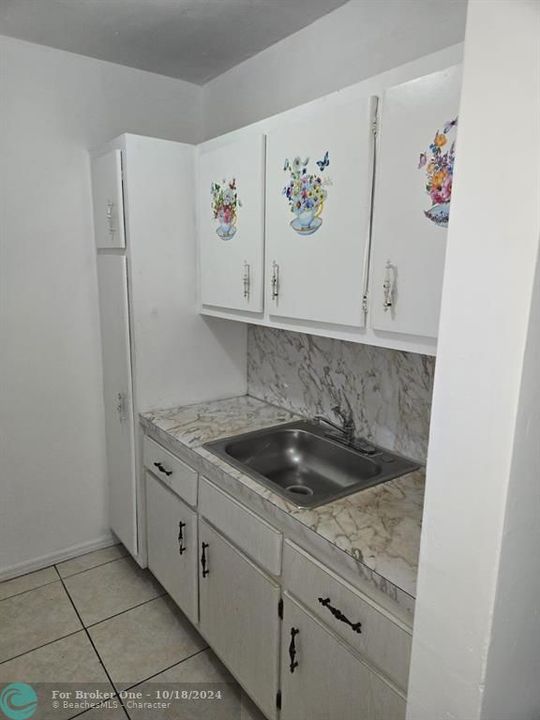 For Rent: $1,450 (1 beds, 1 baths, 580 Square Feet)