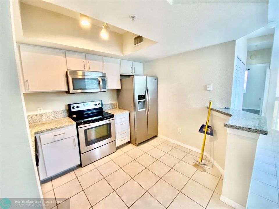 For Rent: $2,500 (3 beds, 3 baths, 1285 Square Feet)