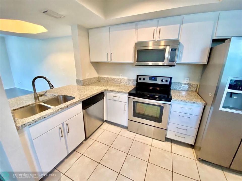 For Rent: $2,500 (3 beds, 3 baths, 1285 Square Feet)