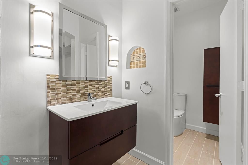 Active With Contract: $3,750 (3 beds, 2 baths, 1386 Square Feet)