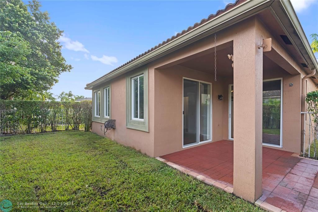 Active With Contract: $3,750 (3 beds, 2 baths, 1386 Square Feet)