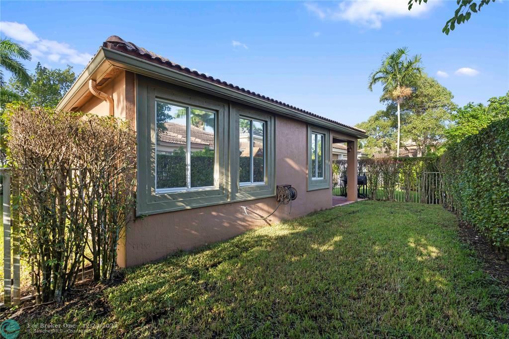 Active With Contract: $3,750 (3 beds, 2 baths, 1386 Square Feet)