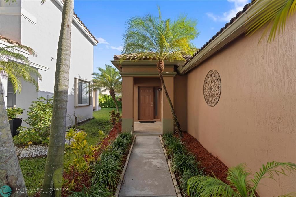 Active With Contract: $3,750 (3 beds, 2 baths, 1386 Square Feet)