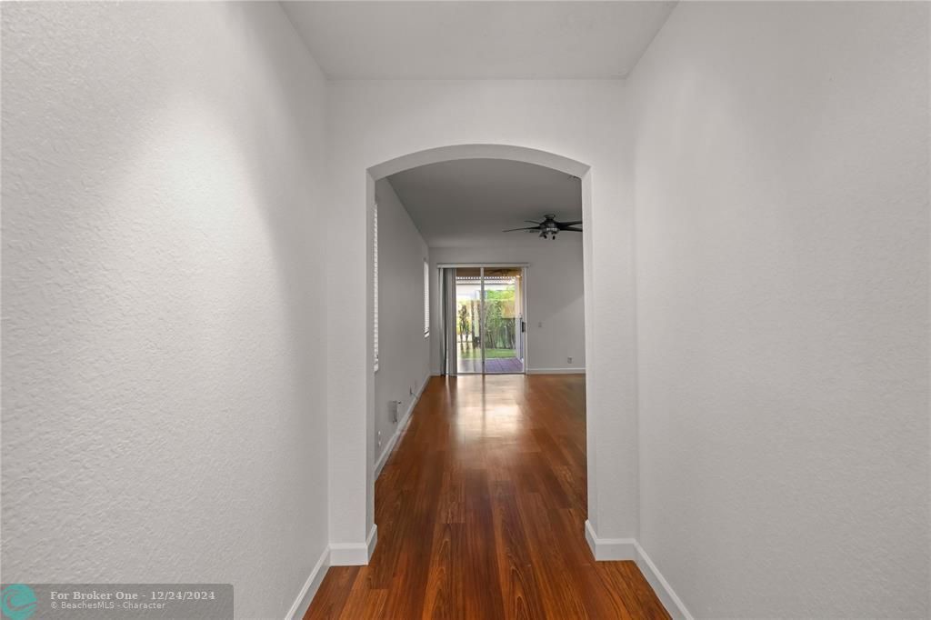 Active With Contract: $3,750 (3 beds, 2 baths, 1386 Square Feet)