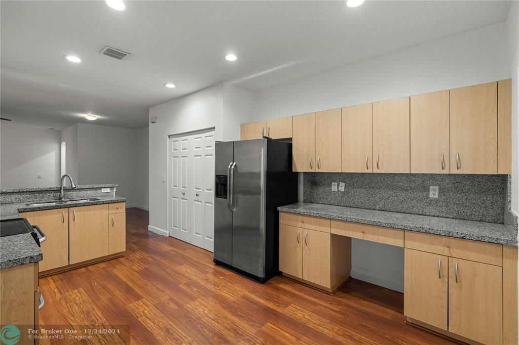 Active With Contract: $3,750 (3 beds, 2 baths, 1386 Square Feet)