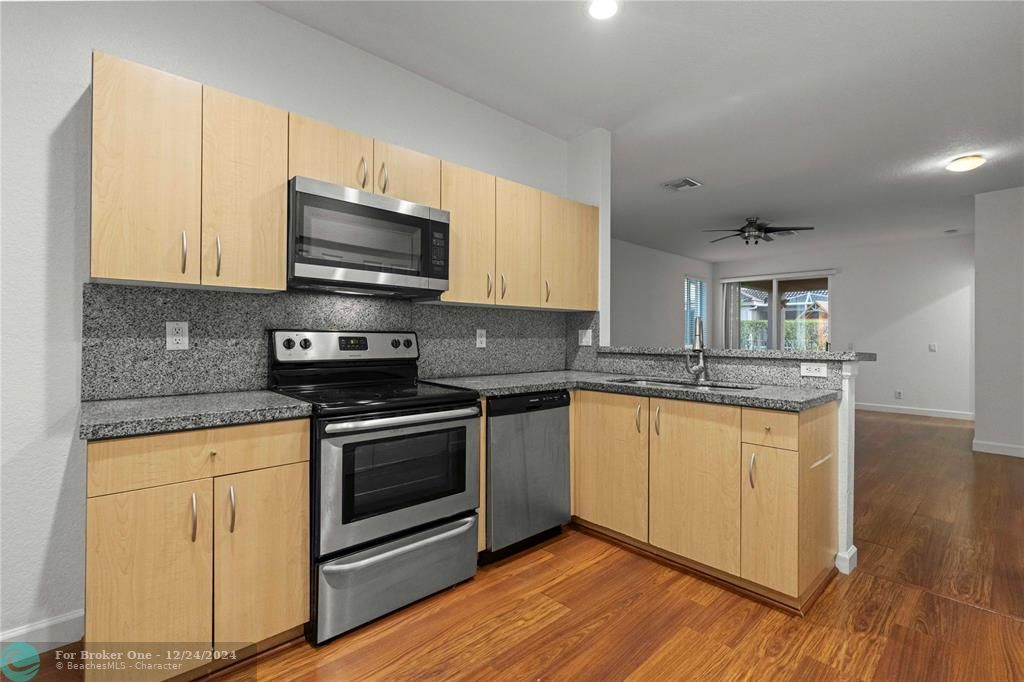 Active With Contract: $3,750 (3 beds, 2 baths, 1386 Square Feet)