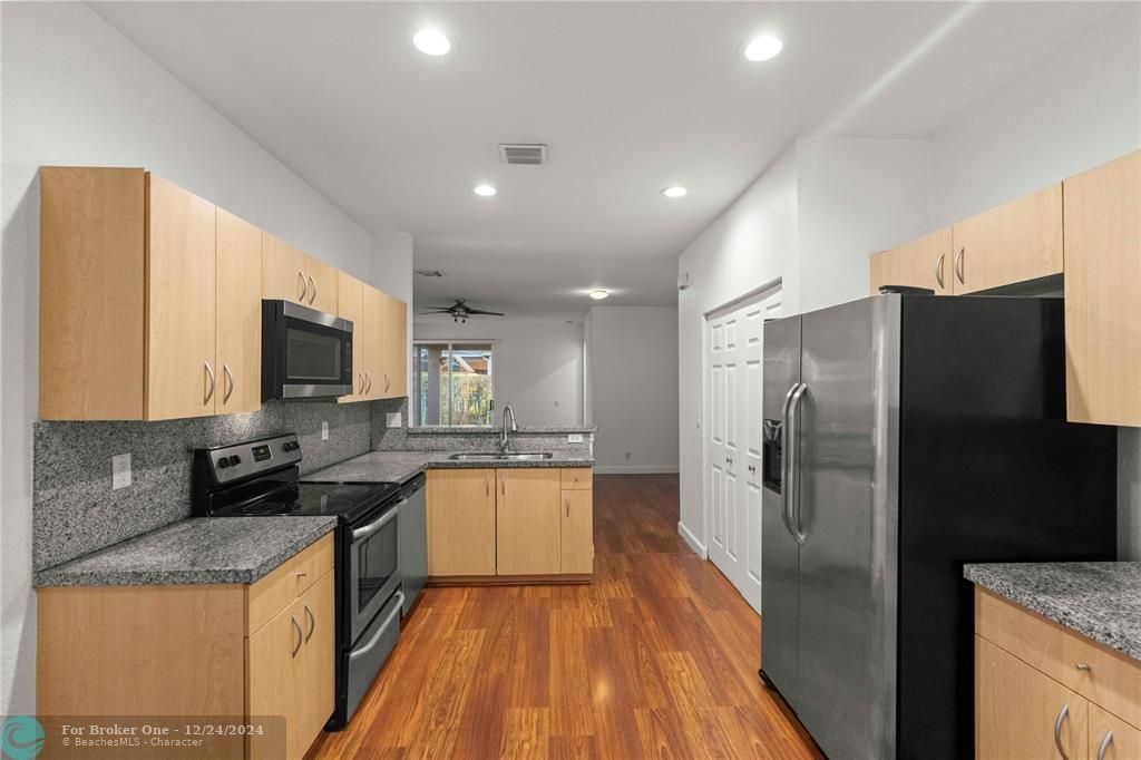 Active With Contract: $3,750 (3 beds, 2 baths, 1386 Square Feet)