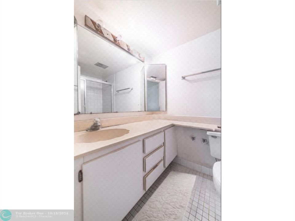 For Sale: $179,999 (2 beds, 2 baths, 985 Square Feet)