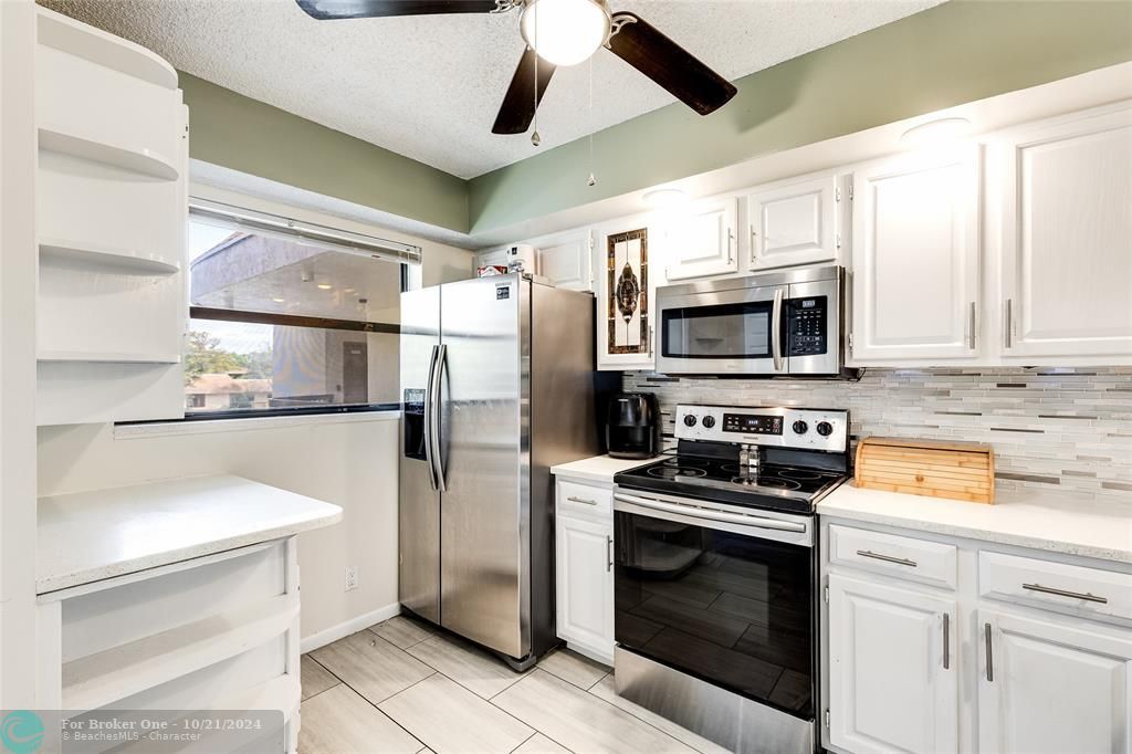 For Sale: $245,000 (2 beds, 2 baths, 985 Square Feet)