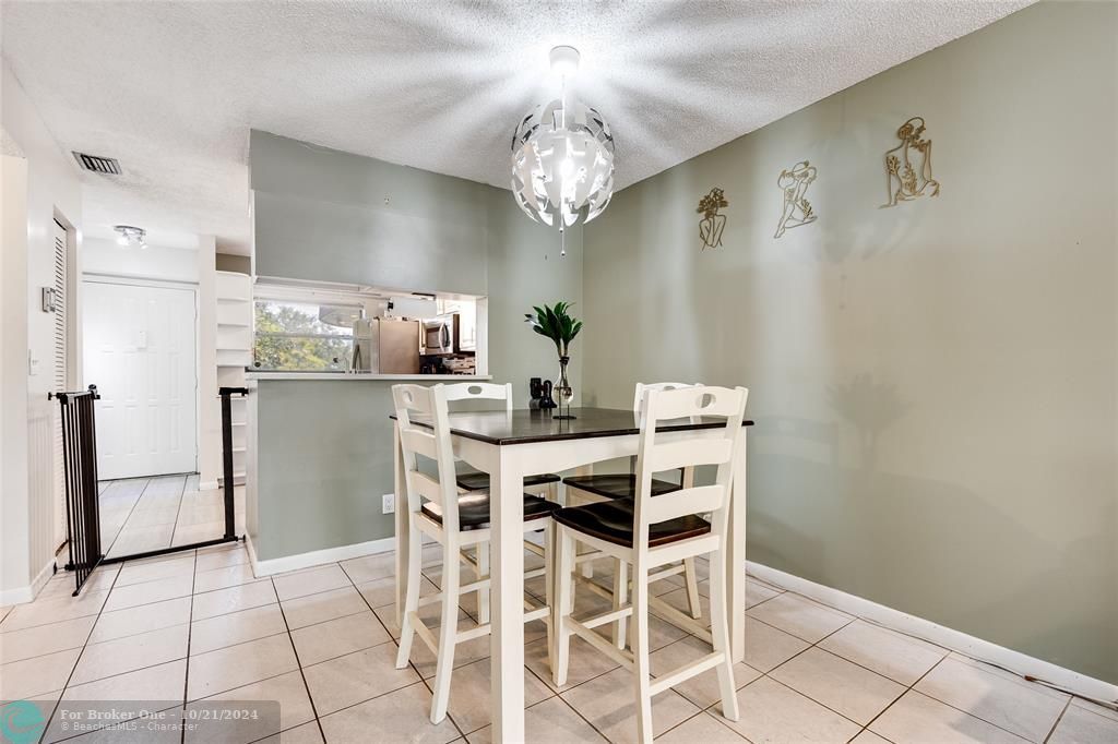 For Sale: $245,000 (2 beds, 2 baths, 985 Square Feet)