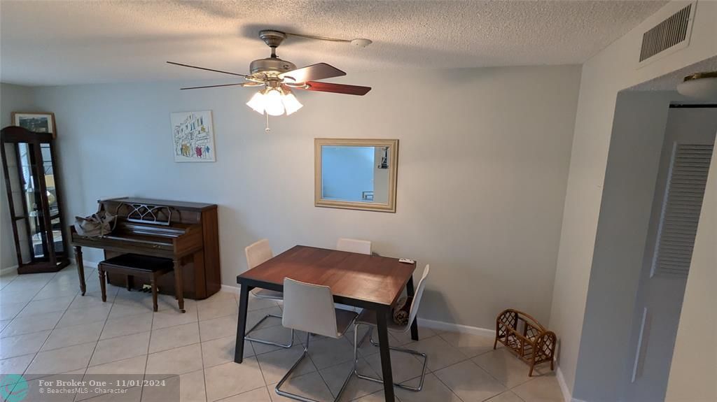 For Rent: $1,695 (1 beds, 1 baths, 719 Square Feet)