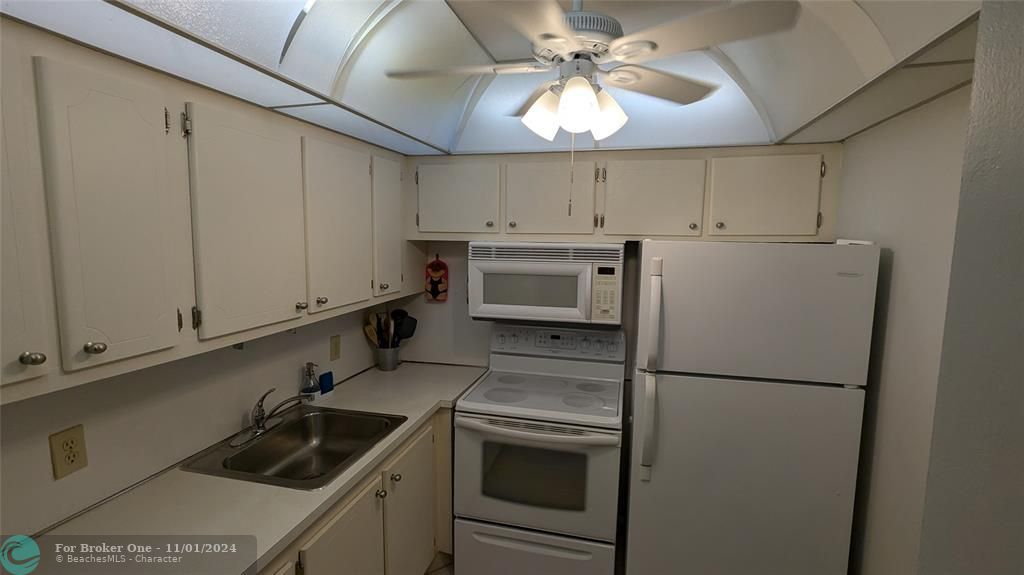 For Rent: $1,695 (1 beds, 1 baths, 719 Square Feet)