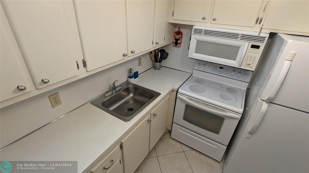 For Rent: $1,695 (1 beds, 1 baths, 719 Square Feet)