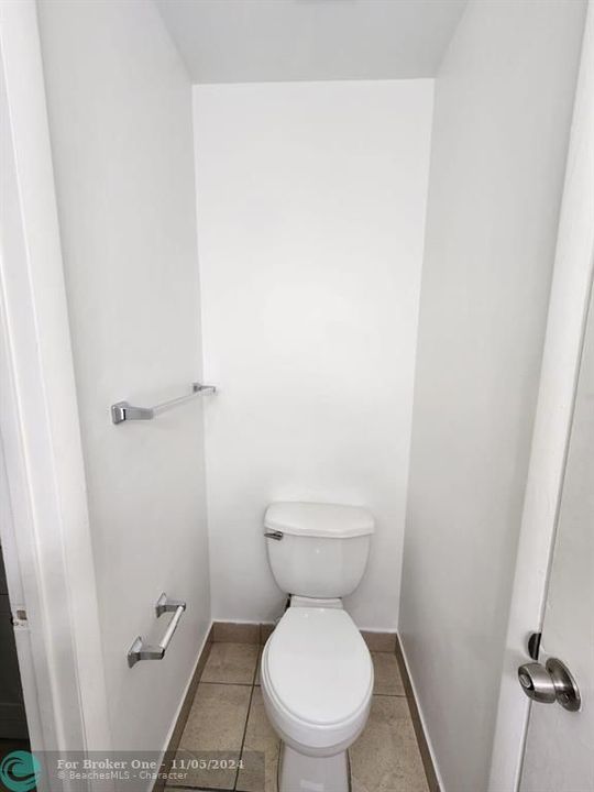 Active With Contract: $2,100 (2 beds, 1 baths, 863 Square Feet)