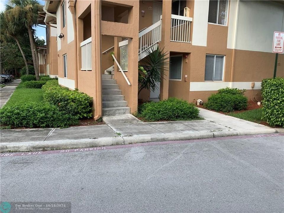 For Rent: $2,300 (2 beds, 2 baths, 1097 Square Feet)