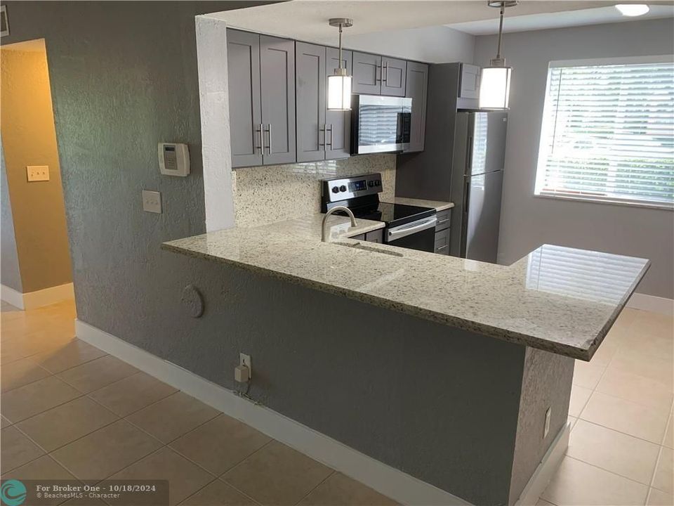 For Rent: $2,300 (2 beds, 2 baths, 1097 Square Feet)