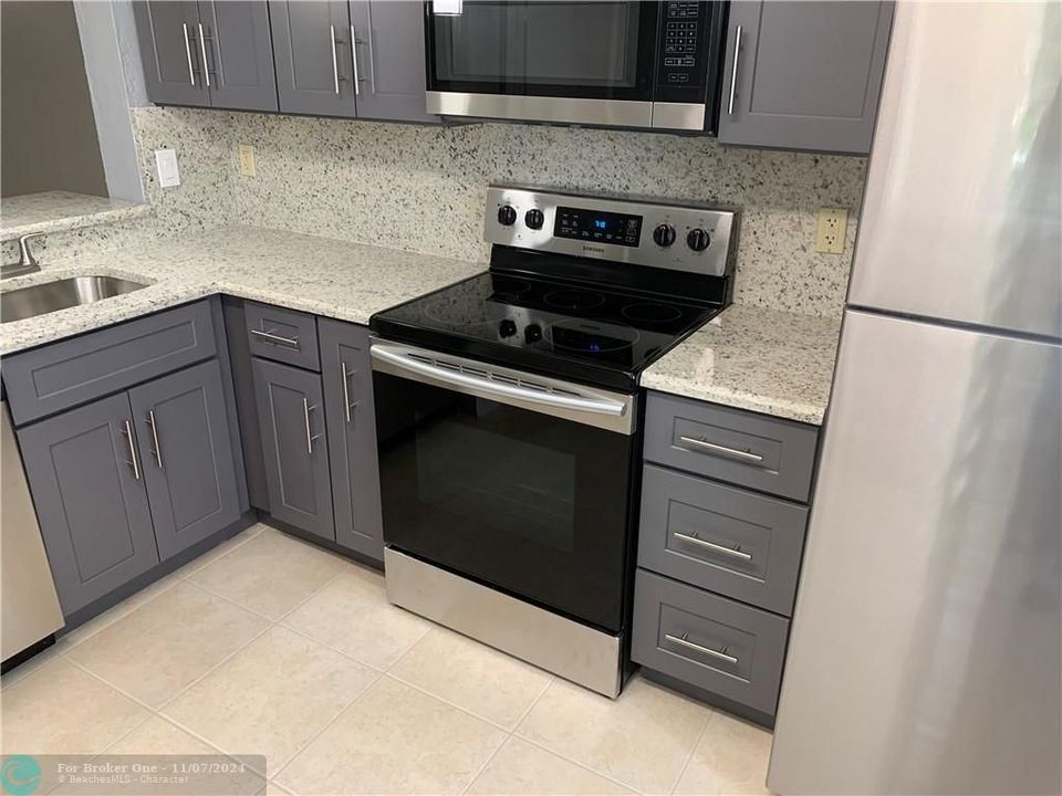 For Rent: $2,300 (2 beds, 2 baths, 1097 Square Feet)