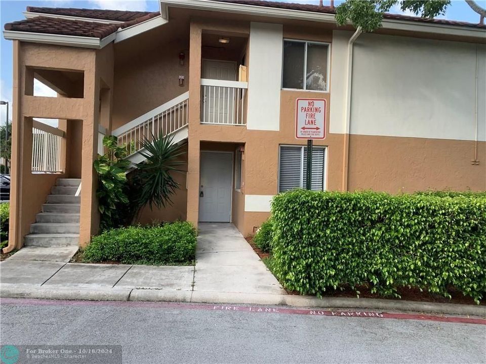 For Rent: $2,300 (2 beds, 2 baths, 1097 Square Feet)